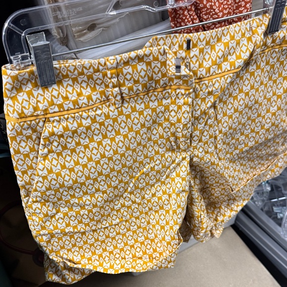 New York & Company Pants - 7th Avenue New York and company shorts size 8 // 030727